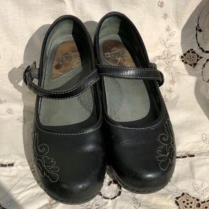 Dansko Embroidered Clogs size 38